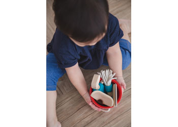 pretend-play-plan-toys